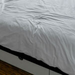 Ti serve una soluzione salvaspazio in camera da letto o non sai come strutturare la zona notte? Ecco come sfruttare un letto rialzato!